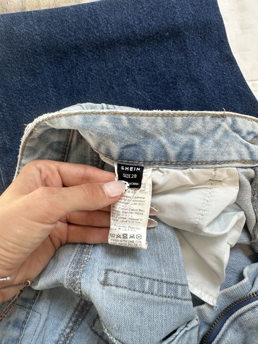 Shein Jeans: Jeans hellblau weit geschnitten – Usato da Grafstal venduto da jes_t6s7 3