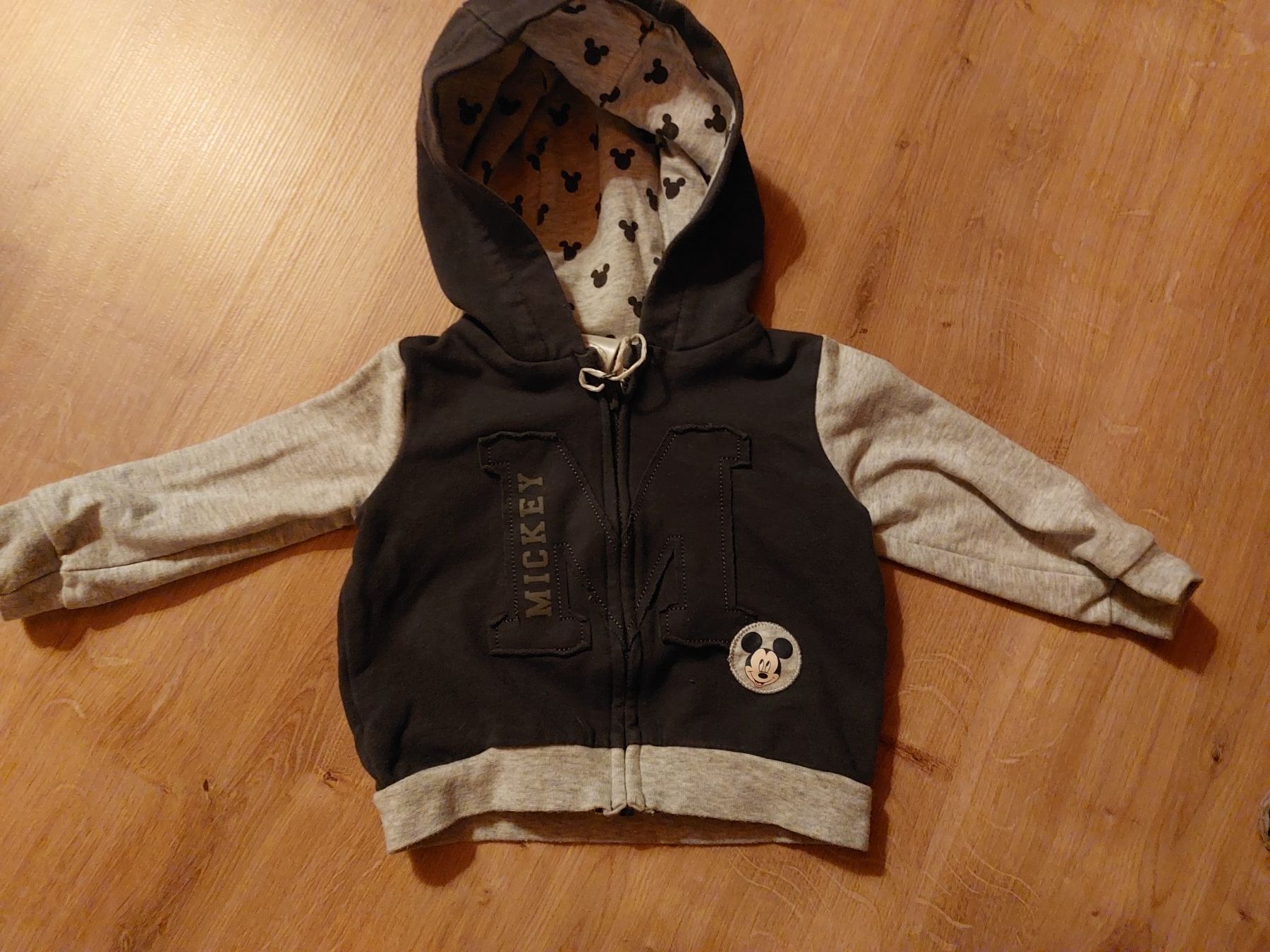 C&A Maglioni & Felpe: Süsser Mickey Mouse Kapuzenpullover / leichte Jacke Gr 62 – Usato da Büttikon AG venduto da lca_v7pb