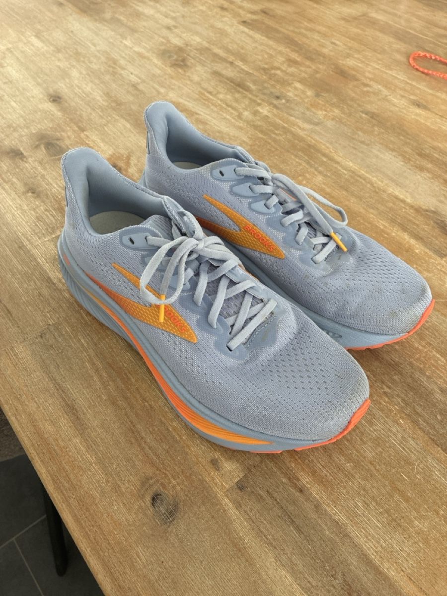 Brooks Scarpe da donna: Laufschuhe Brooks Ghost 17, kaum gebraucht – Usato da Gerlafingen venduto da Roothen