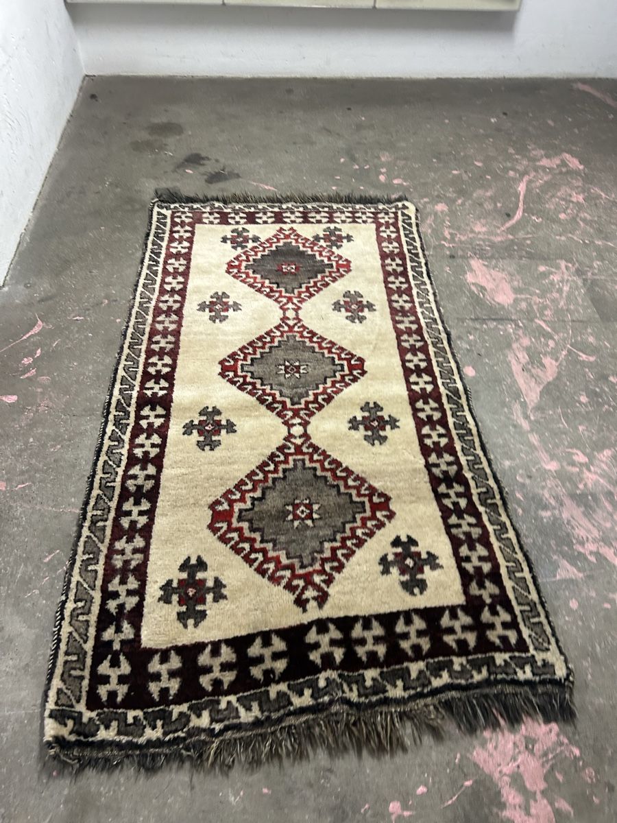 Tappeti: Teppich  – Usato da Basel venduto da Krisztina.na 1