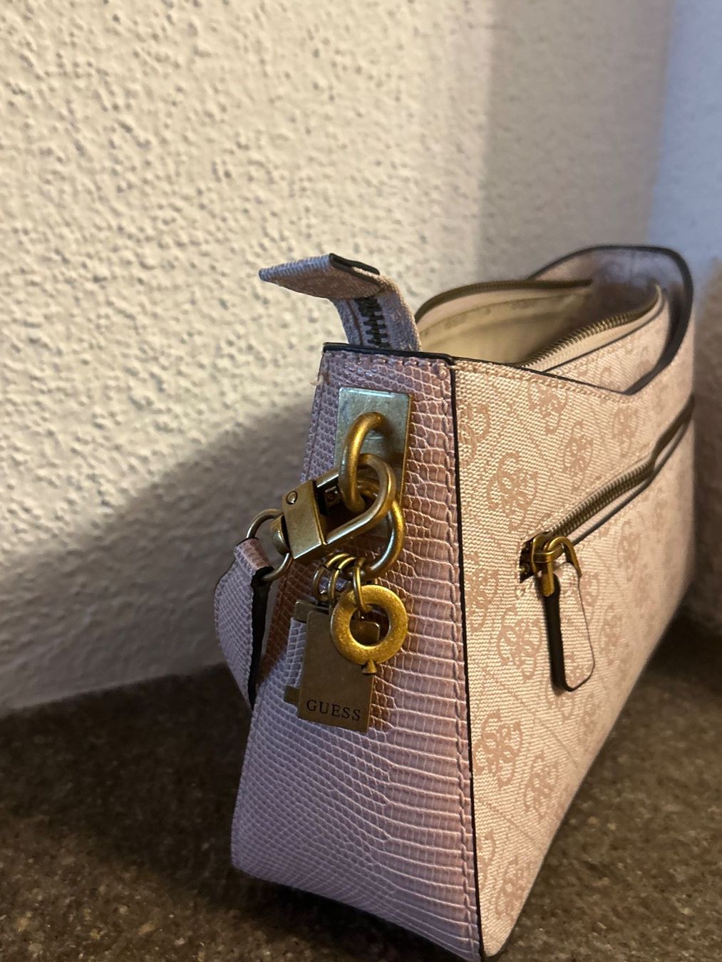 Guess Taschen für Damen: Originale Guess Handtasche – Gebraucht aus Heerbrugg von mel_sh6c 3