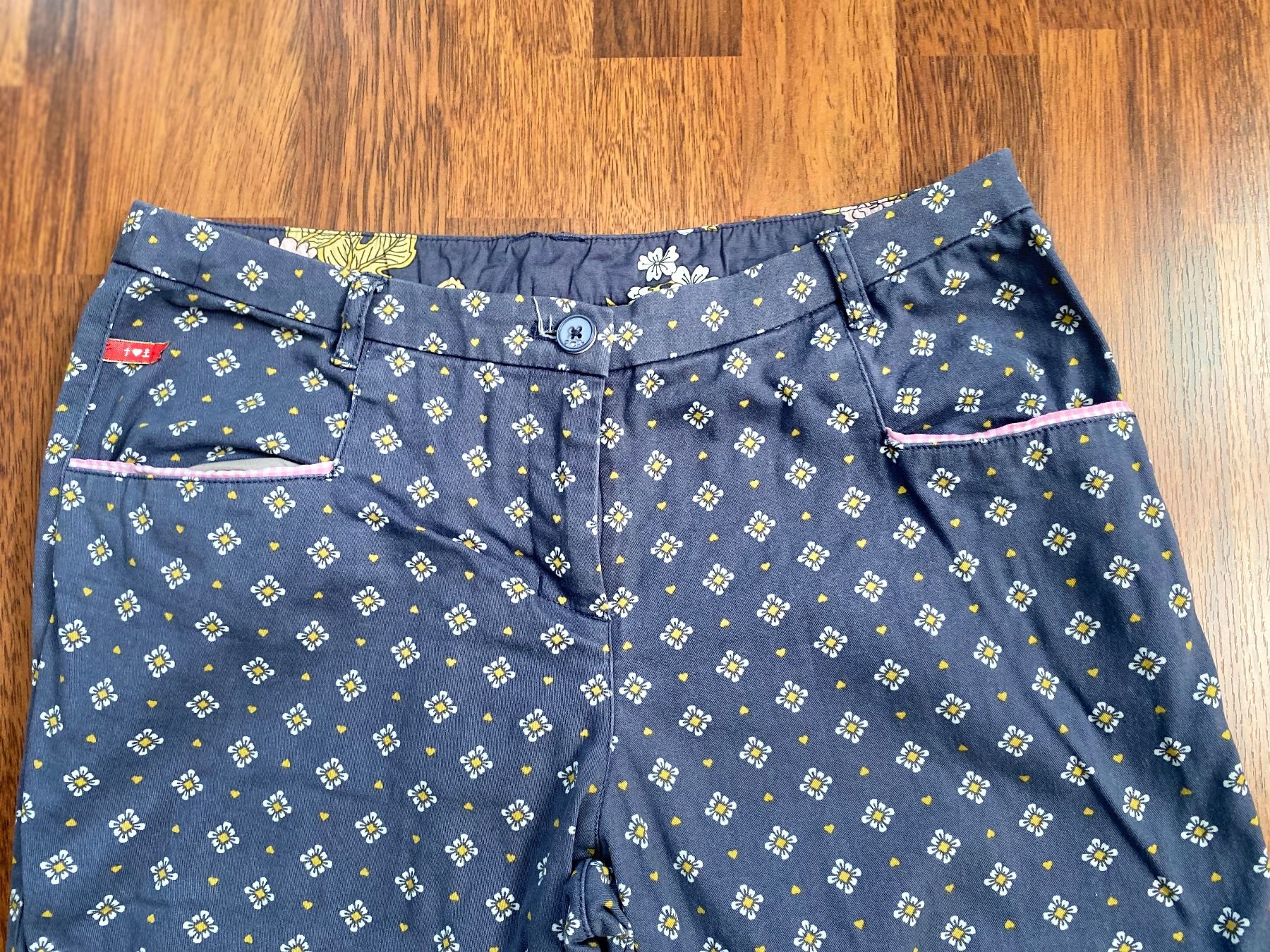 Blutsgeschwister Pantaloni: Blutsgeschwister Damenhose Gr. S – Usato da Stadel b. Niederglatt venduto da sandart 2