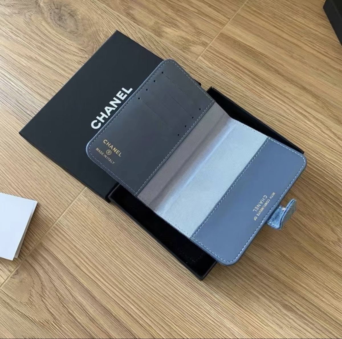 Borse: Chanel Denim Passport Holder – Nuovo e nell'imballaggio originale da Chur venduto da Madeys 3