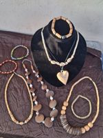 Lot BOHO Schmuck, Halsketten aus Holz und Armbänder