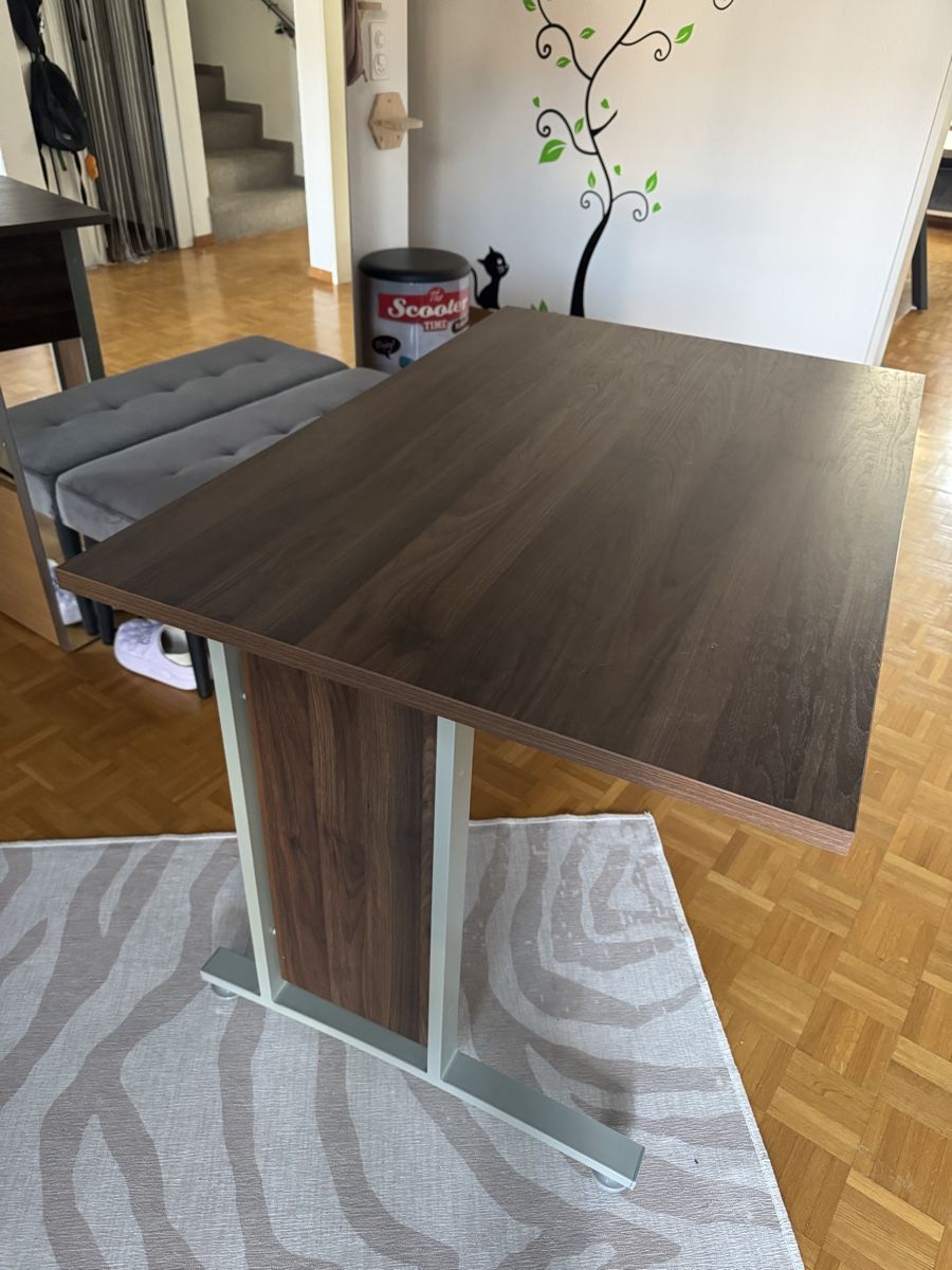Scrivanie: Schreibtisch mit Holzdekor – Usato da Winterthur venduto da Rescue307 1