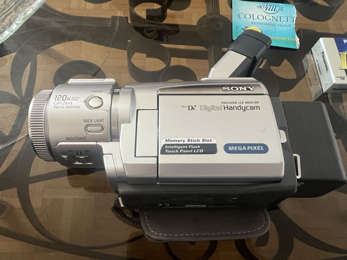 Sony Videocamere: Sony Handycam DCR-TRV60 E – Usato da Zürich venduto da jao_2bx7