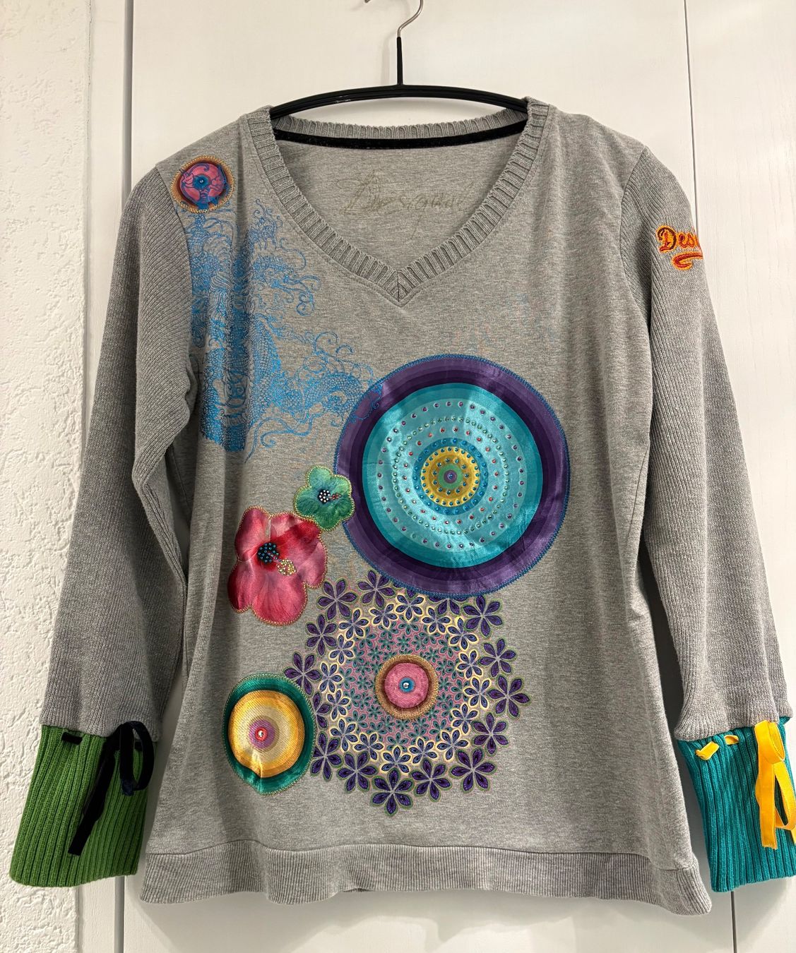 Desigual Maglioni & Felpe: Desigual Pullover/multicolor, XL, grau/ Mandalas, Arm Strick – Usato da Rikon im Tösstal venduto da miarosen