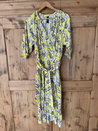 Marc Cain Kleid Gr. N4 (40) – Gelb mit Blumenmuster 