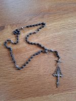 Rosenkranz mit dunklen Perlen Metall Kreuz gebraucht