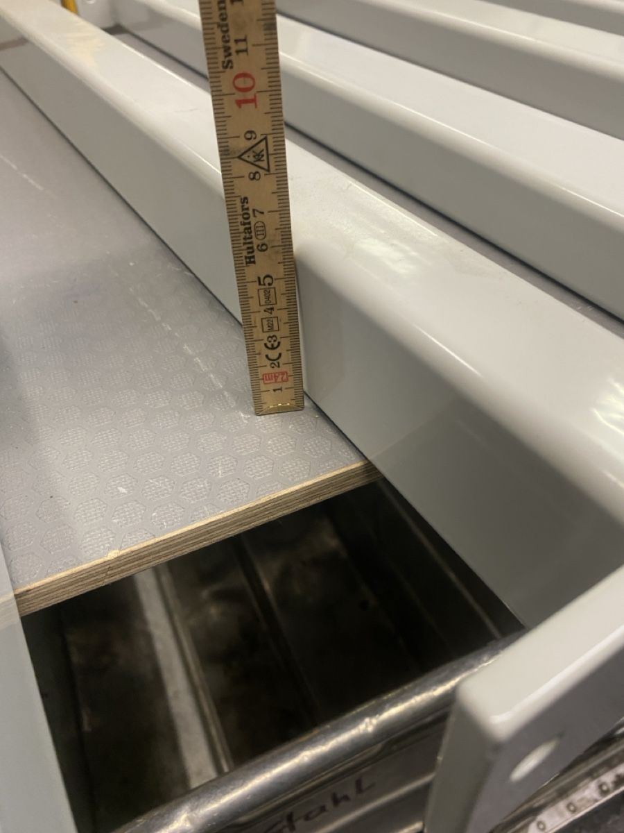 Supporti a parete: Metallkonsolen – Usato da Wabern venduto da HK-Design 5