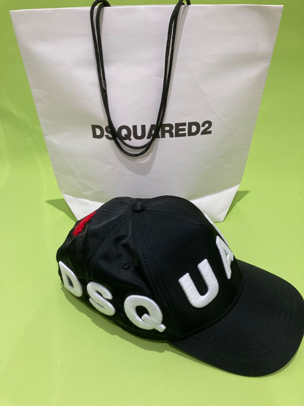 Dsquared2 Copricapi, berretti & cappellini: DSQUARED 2 cappello unisex 56,57,58,59 – Usato da Paradiso venduto da Kayakara 1