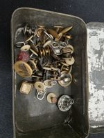 Konvolut Manschettenknöpfe und Schmuckknöpfe Vintage Dose