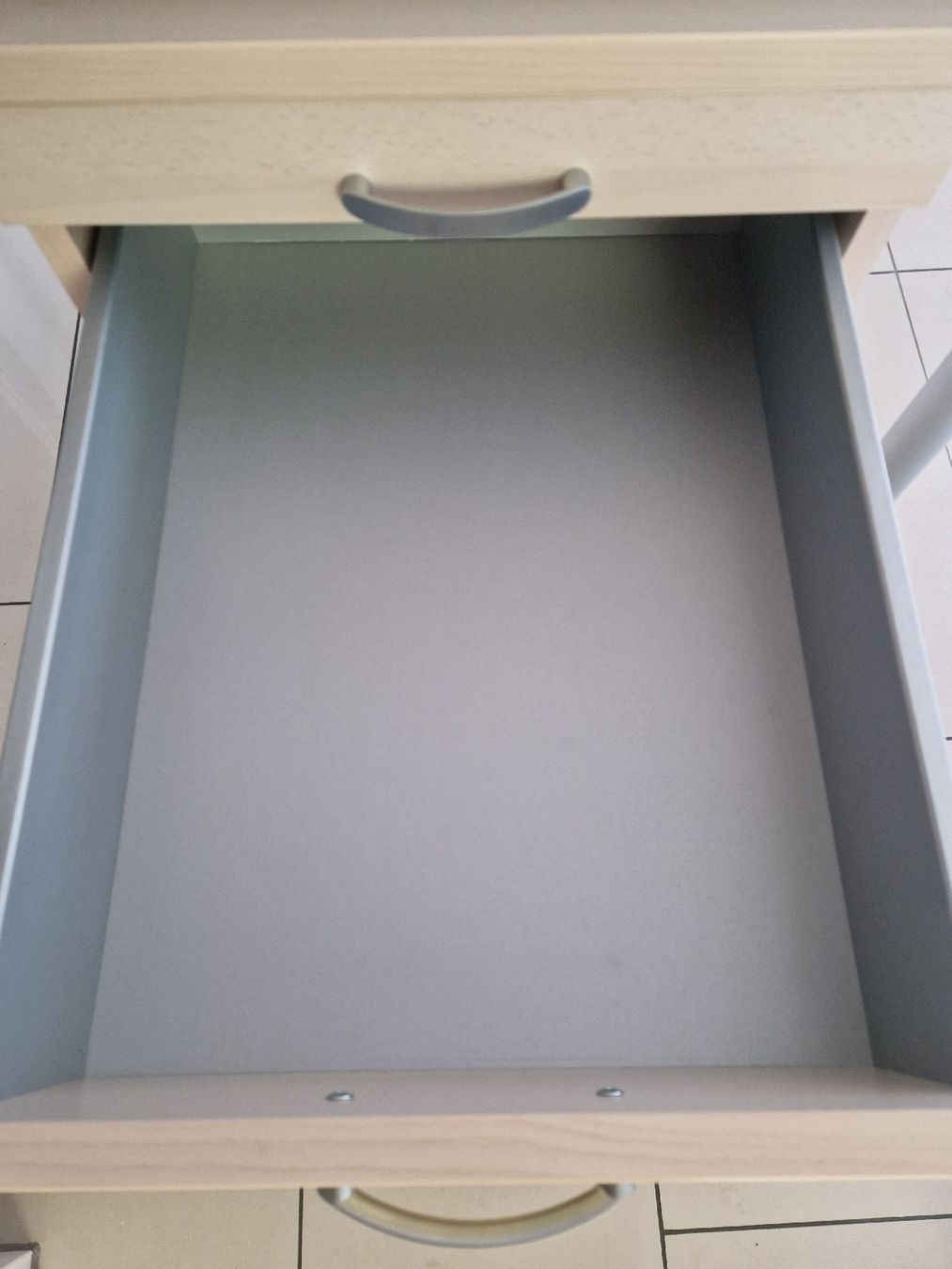 Scrivanie: Bürotisch mit Schubladenkorpus – Usato da Lyss venduto da katelisa 4