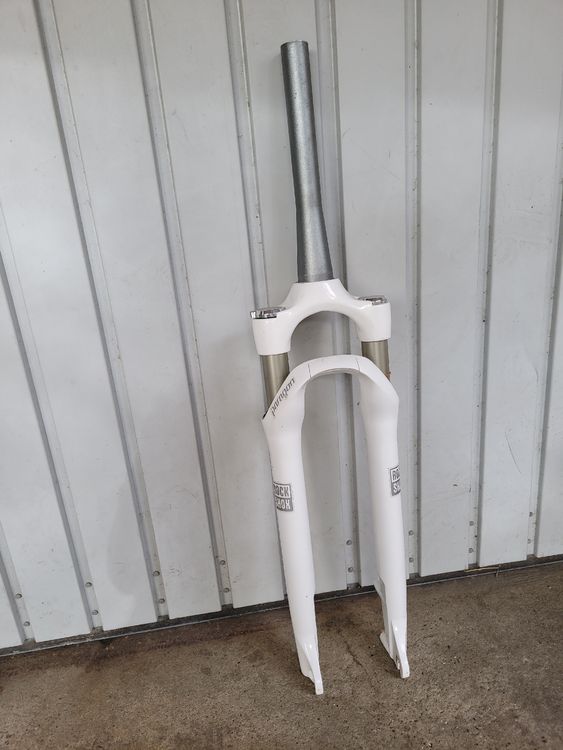 Fourche ROCKSHOX JUDY SILVER TK 29 SoloAir Pivot Droit Axe 9x100mm QR