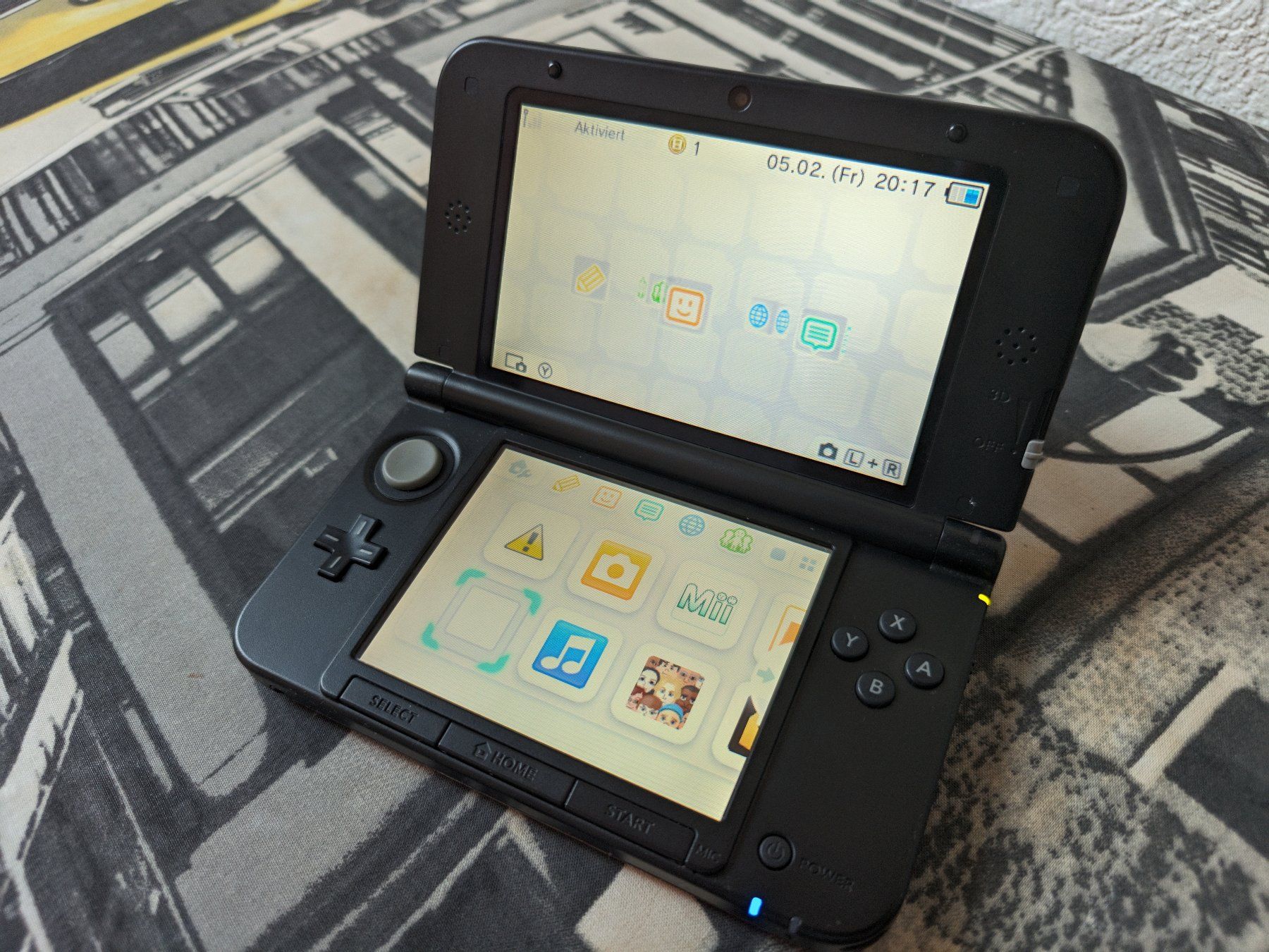Nintendo Consoles: 3DS XL Rouge – D'occasion à Courroux par EmSeg