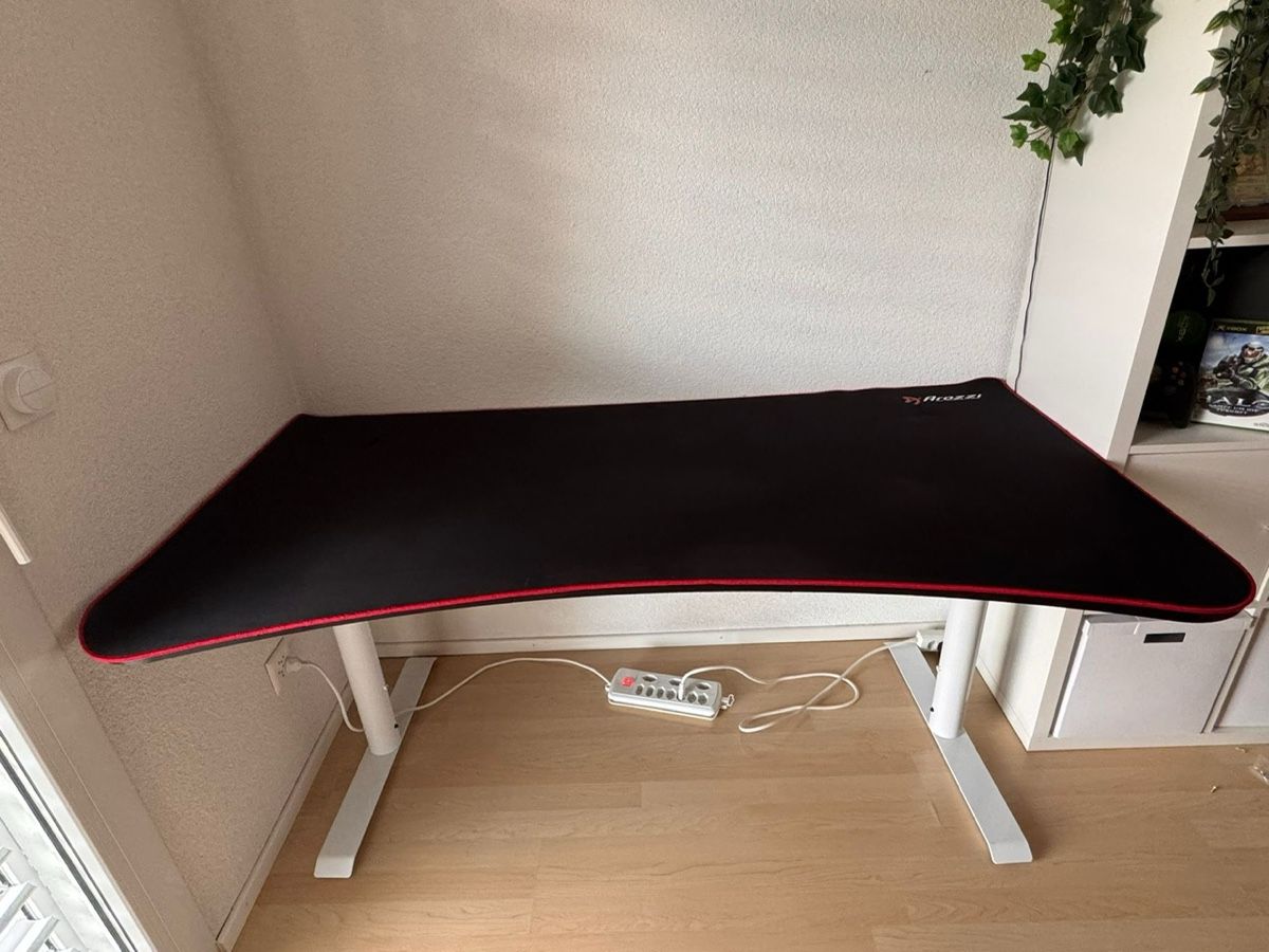 Schreibtische: Arozzi Arena 160cm – Gebraucht aus Lyss von Koetie