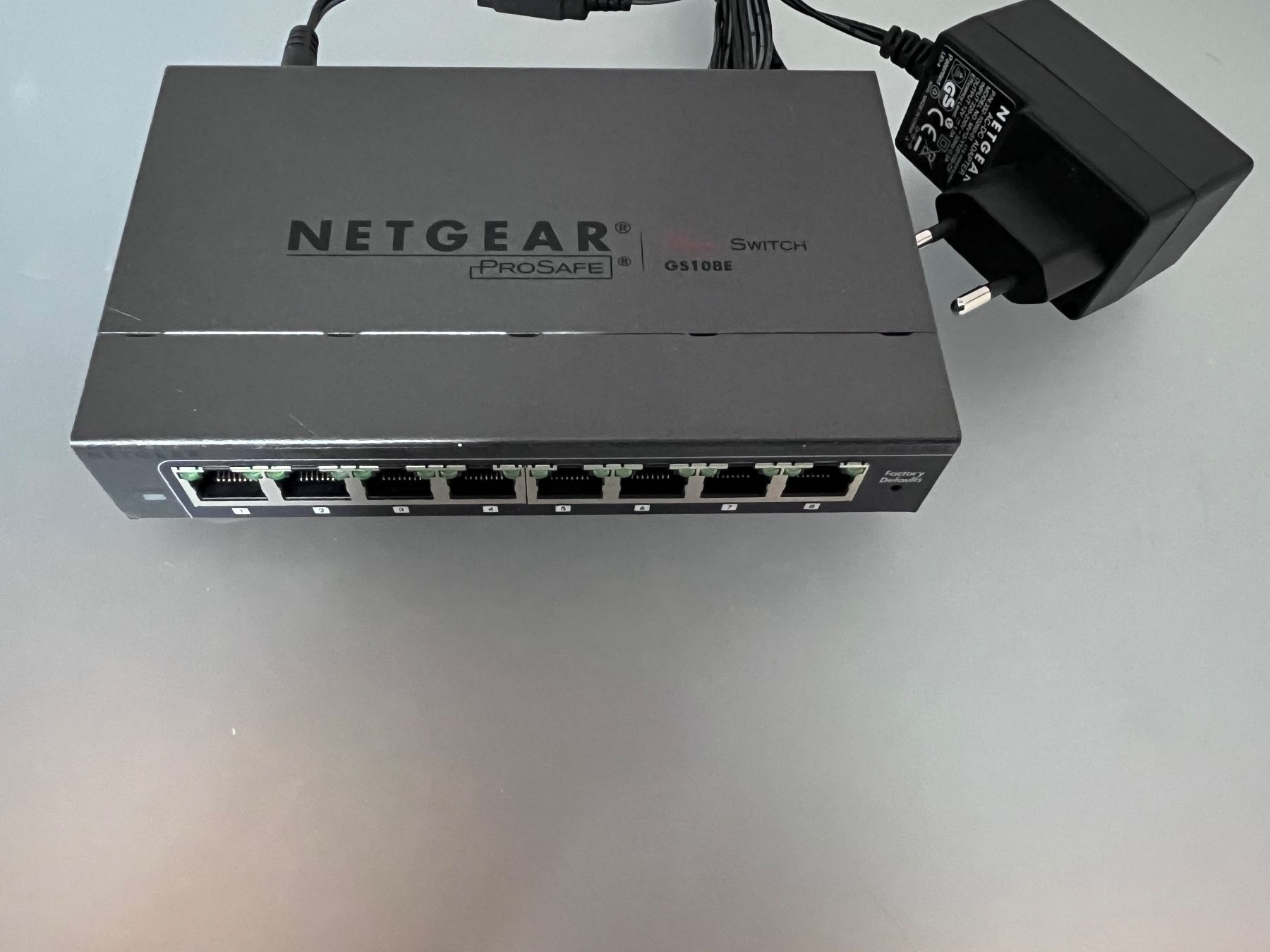 Netgear Hubs & Switches: Netgear ProSafe Plus 8-Port Gigabit Switch GS108E – Gebraucht aus Root von Tech-Nick