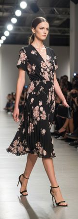 Wunderschönes Plissee-Kleid (XS) – NEU mit Etikett