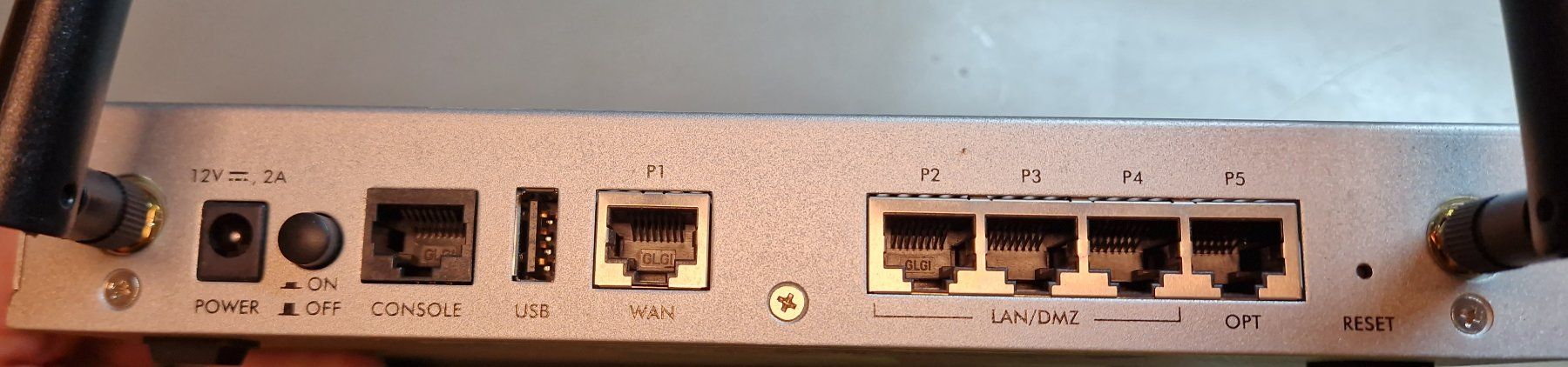 Zyxel Modems & Router: Zyxel USG40W Router – Gebraucht aus Winterthur von zserg 1