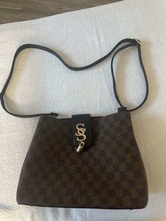 Handtasche Umhängetasche braun kariert mit Verschluss