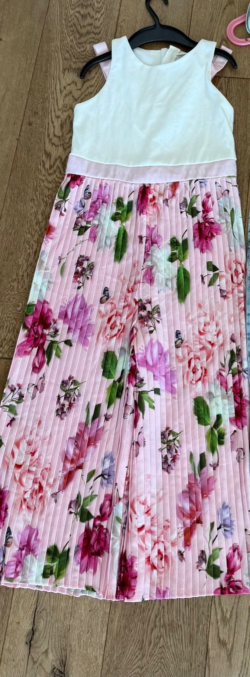Jumpsuits: Kleider mit Blumenmuster  146 – Gebraucht aus Baar von Piaonala