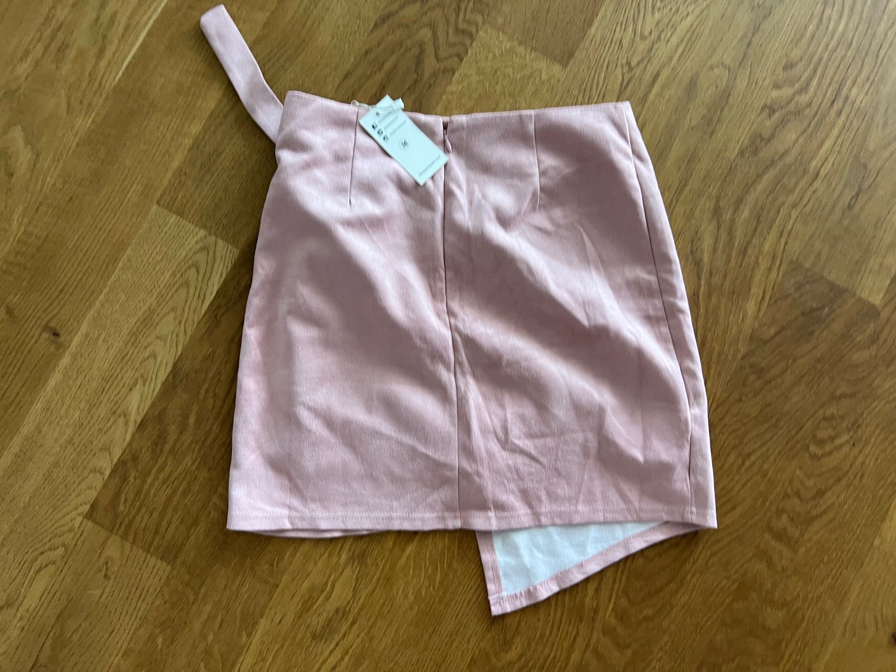 Gonne: Mini Rock in Wildleder look rosa Gr. S M asymmetrisch – Nuovo e nell'imballaggio originale da Staad SG venduto da Chirrari 3