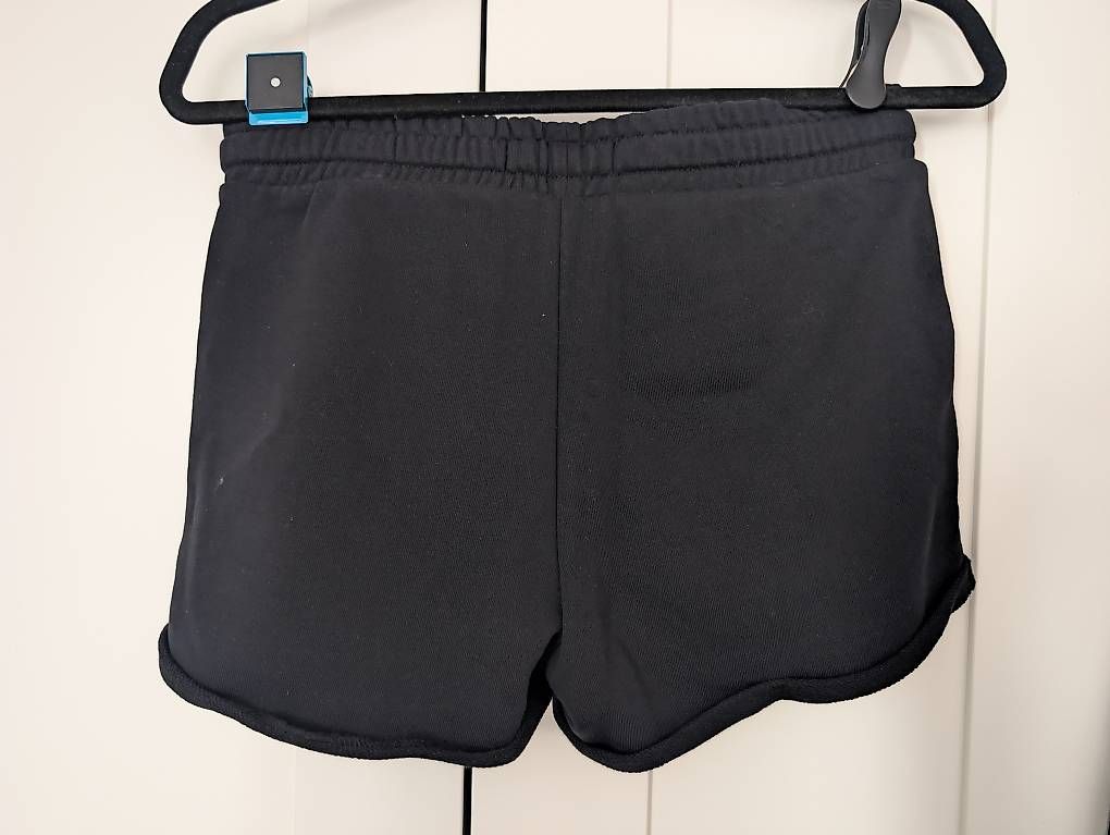 Pantalons: Black Shorts M – D'occasion à Erschwil par andora00 2