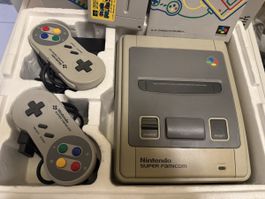 Nintendo Super Famicom Komplettset mit OVP, 2 Controllern 