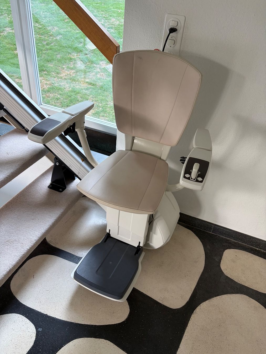 Medizinische Geräte: ThyssenKrupp HomeGlide Treppenlift 5.15m – Gebraucht aus Reinach BL von GuillermoM 1