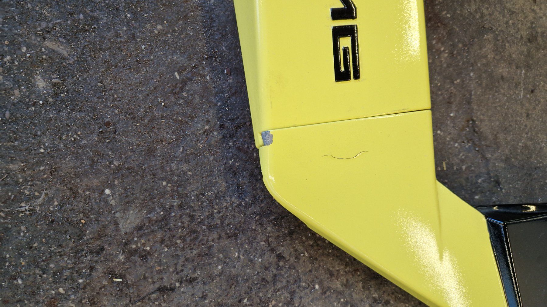 Mercedes-Benz Tutti pezzi di ricambio auto: Motorabdeckung C63 AMG – Usato da Hitzkirch venduto da Louiee 3