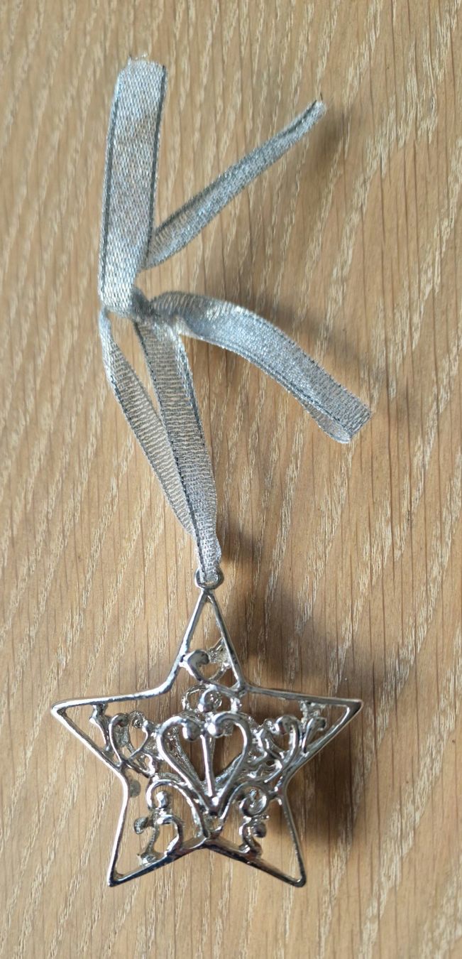 Tutte le decorazioni: Weihnachtsdeko, Sternanhänger Stern Silber – Usato da Nebikon venduto da Japostyle