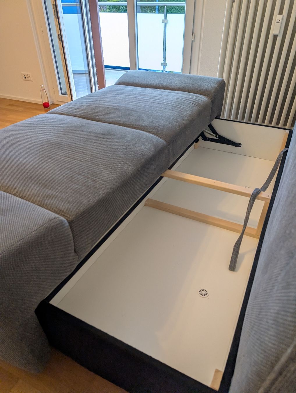 Divani: Schlafsofa, grau, mit Bettkasten, klappbar – Usato da Adliswil venduto da cikali 3