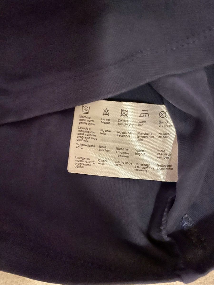 Esprit T-shirt: Esprit langarm T-shirt – Usato da Schaan venduto da RicX-10 2
