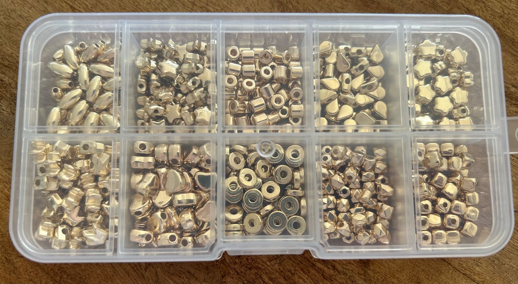 Perle (finte): Bastelperlen Set goldfarben in Organizer Box – Nuovo e nell'imballaggio originale da Geneve venduto da vane267