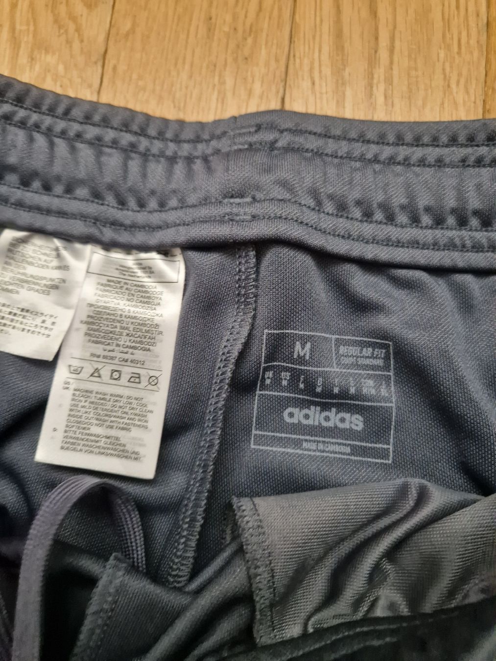 Adidas Pantaloni: Adidas Hose Gr.M – Usato da Emmenbrücke venduto da TopGato 2