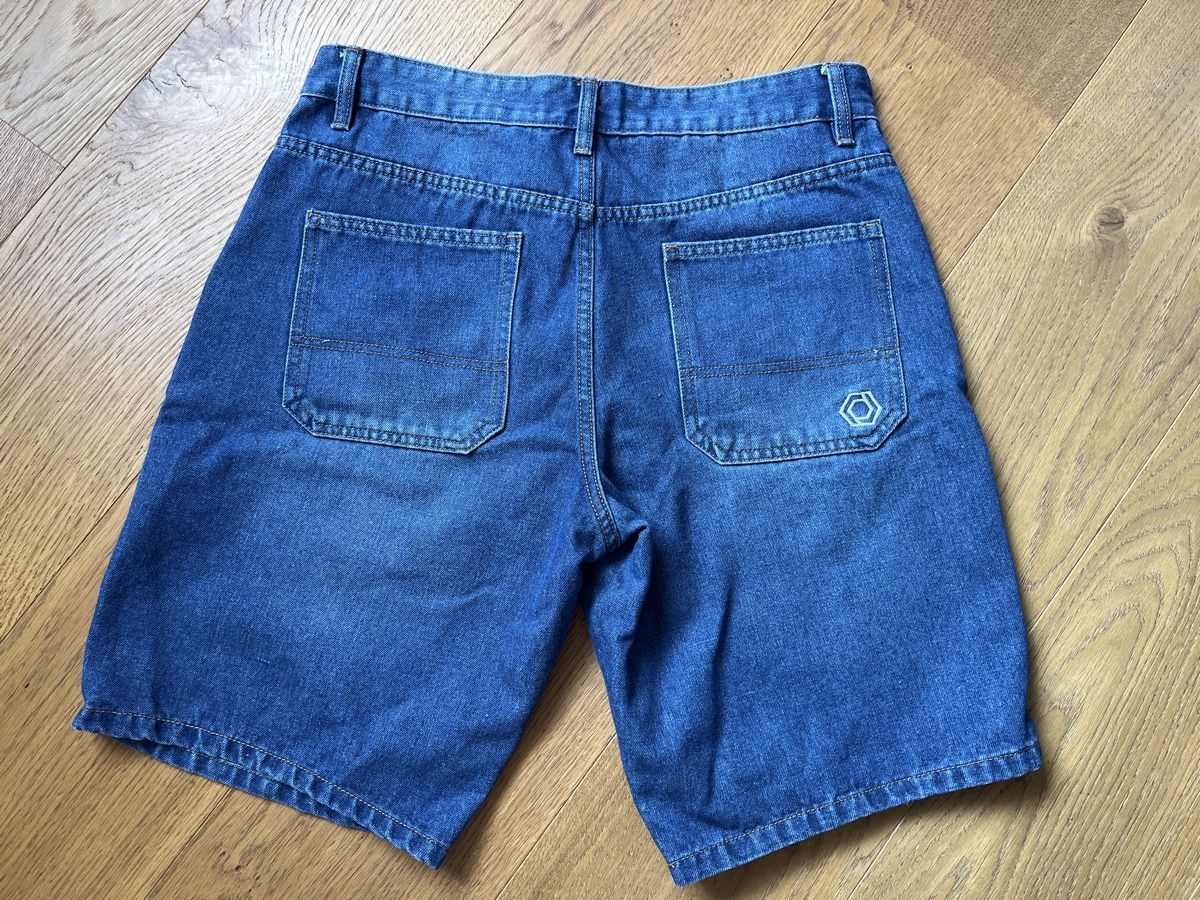 Jeans: Jeans Shorts REBEL Gr. M – Neuf (Voir description) à Sigriswil par Krugle83 1