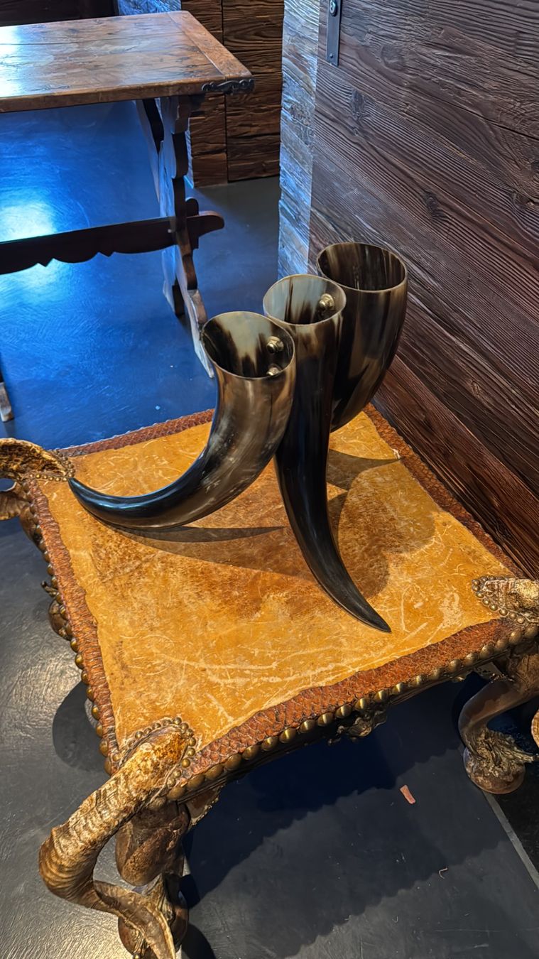 Tutte le decorazioni: Handcrafted Viking Horns with Stand – Usato da Oeschseite venduto da -Luxury-On-Line- 4