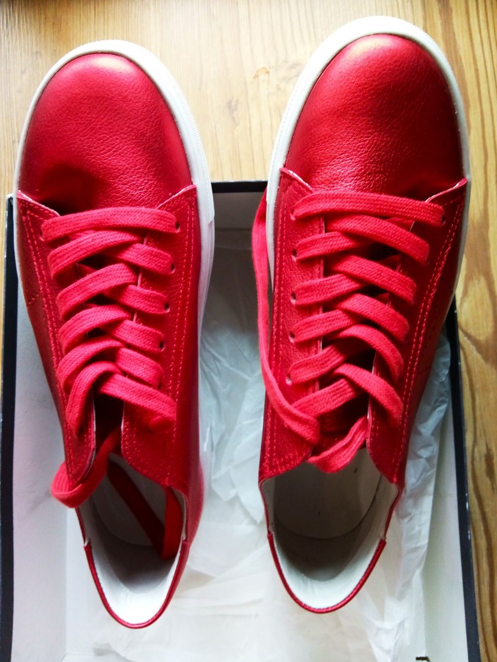 Damenschuhe: Rote Leder Sneaker von Andy Jillian – Neu (gemäss Beschreibung) aus Adliswil von ProperD