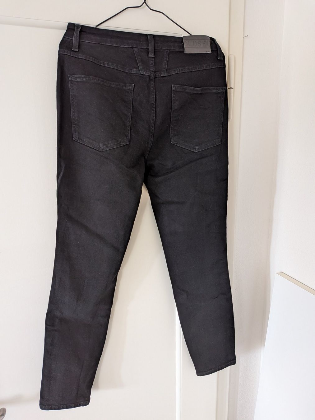 Closed Hosen: Closed schwarze Hose – Gebraucht aus Emmen von magelan 4