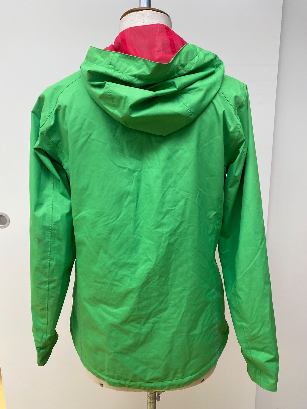 CMP Giacche: CMP grüne Damen Regenjacke Gr. 40 – Usato da Kilchberg ZH venduto da lin_9p9m 1