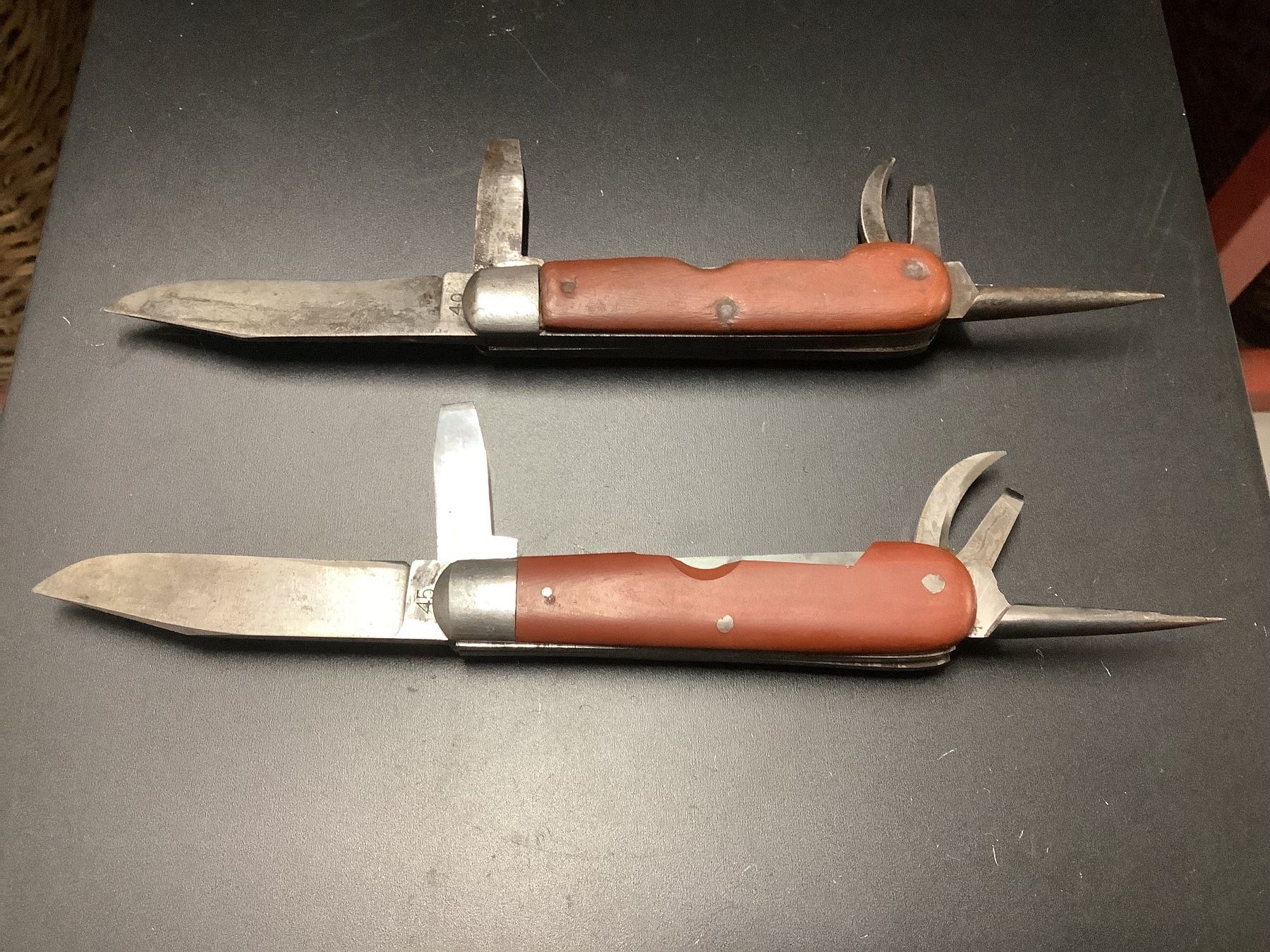 Victorinox Taschenmesser: 2 Elsener SM 40/45 – Gebraucht aus Holzhäusern ZG von tho_8my6 1