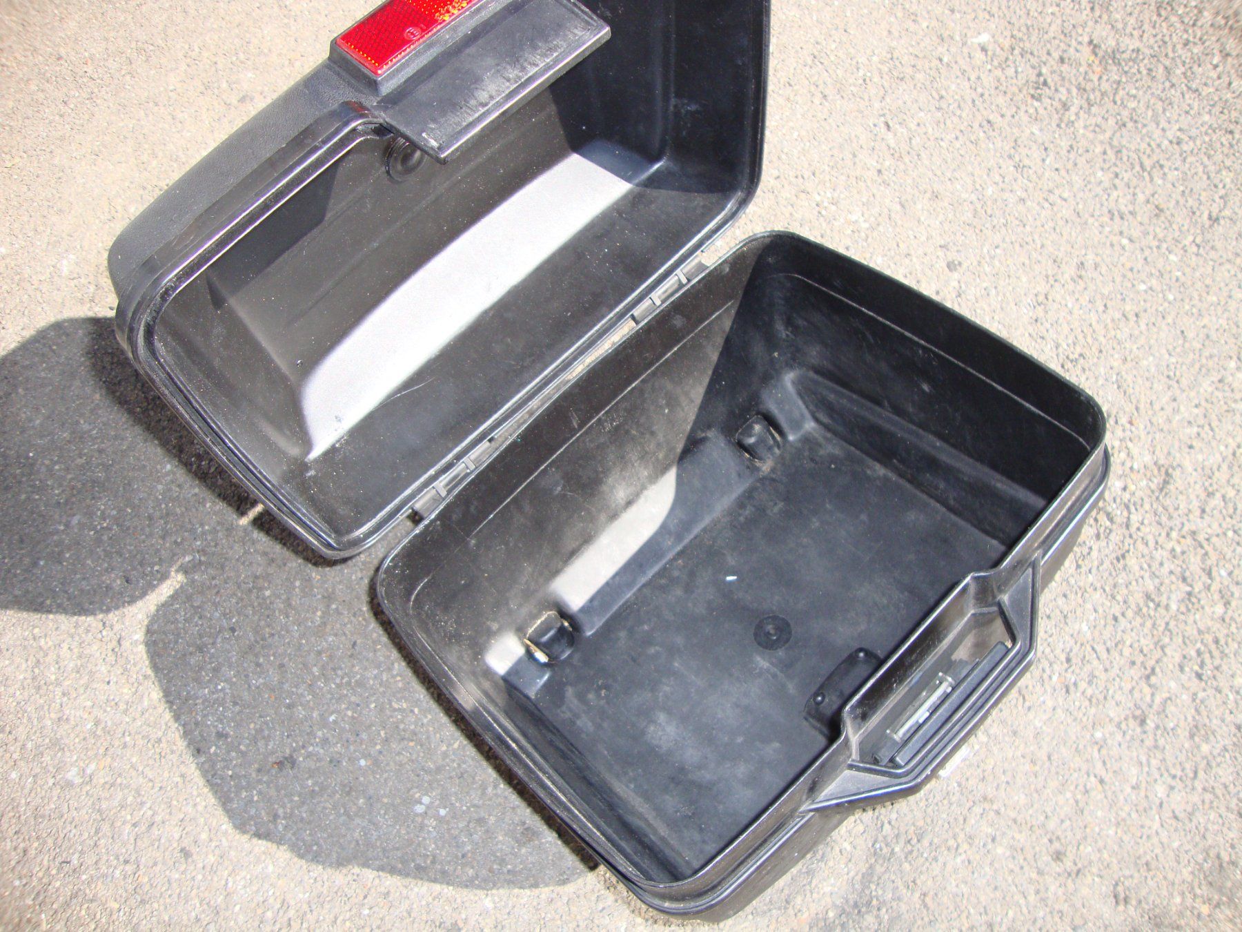 Topcase: Top Case mit  Halterung – Gebraucht aus Thun von Velo-7 3