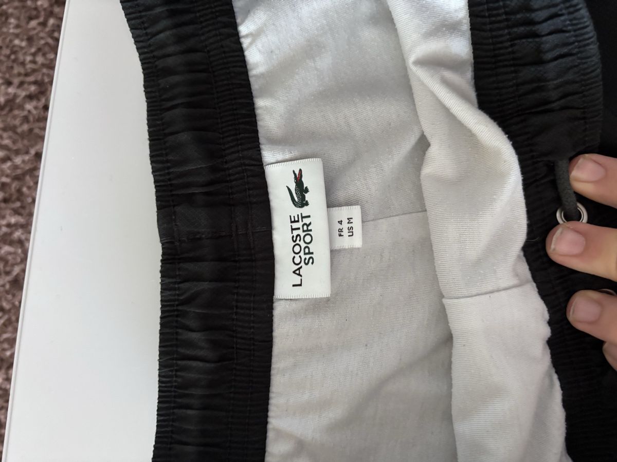 Lacoste Hosen: Lacost Shorts – Gebraucht aus Oberkirch LU von mri_8qpz 1