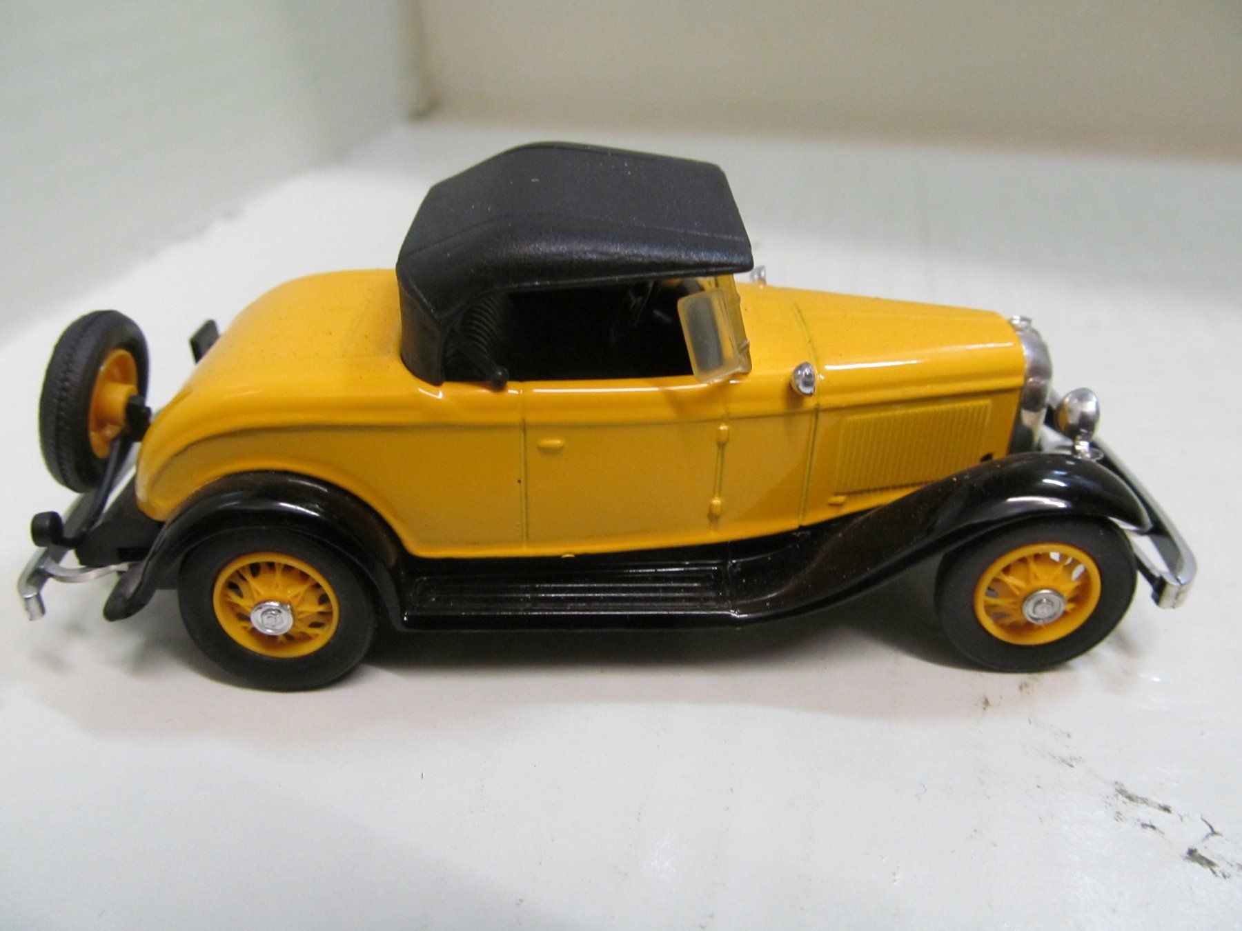 Ford Modellini d'auto: FORD V8 1932  ELIGOR  1:43 – Nuovo (secondo la descrizione) da Grueningen venduto da malamut56 1