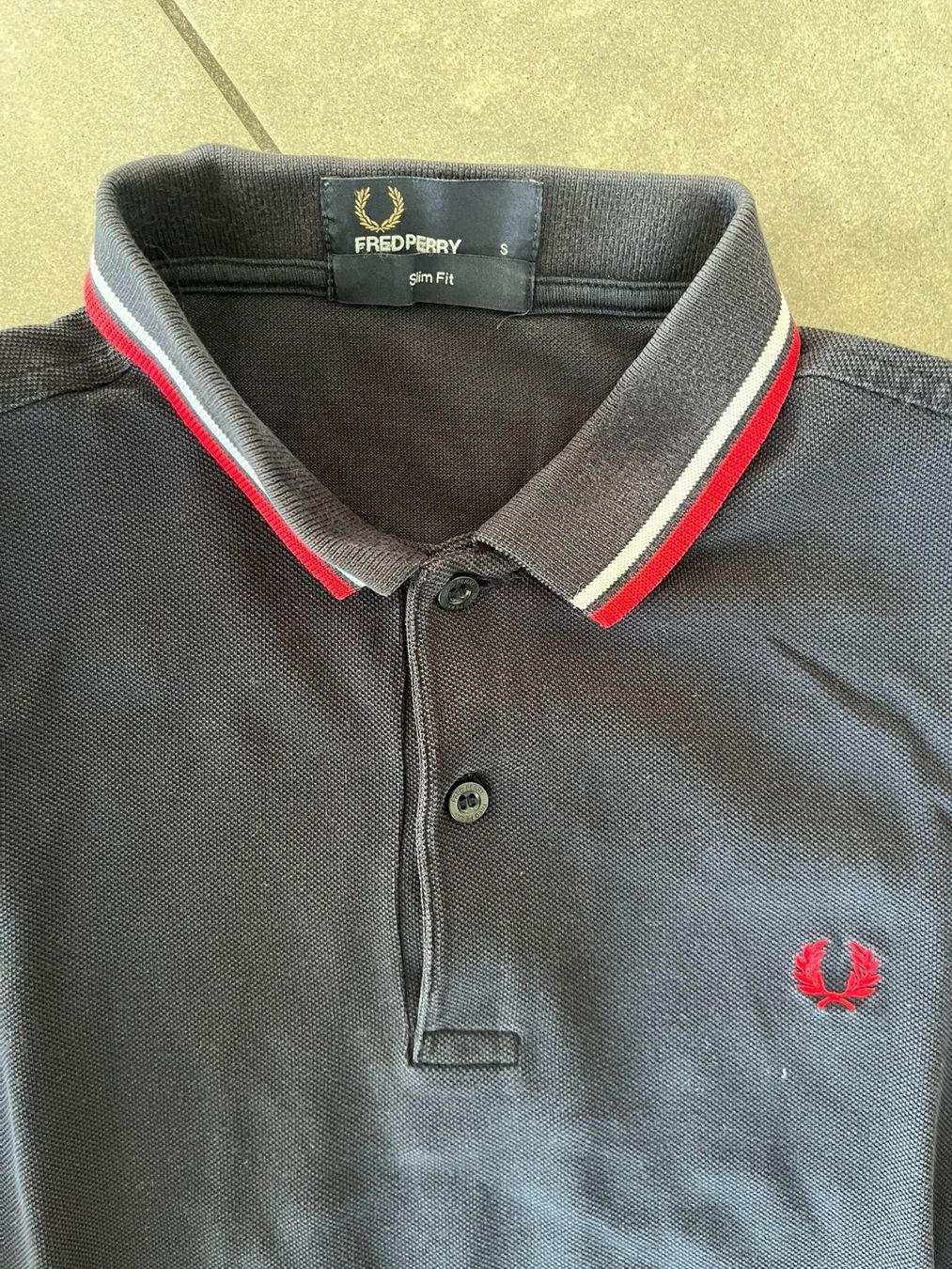 Fred Perry Magliette Polo: FRED PERRY Poloshirt Schwarz – Usato da Otelfingen venduto da Denis_ZH 2