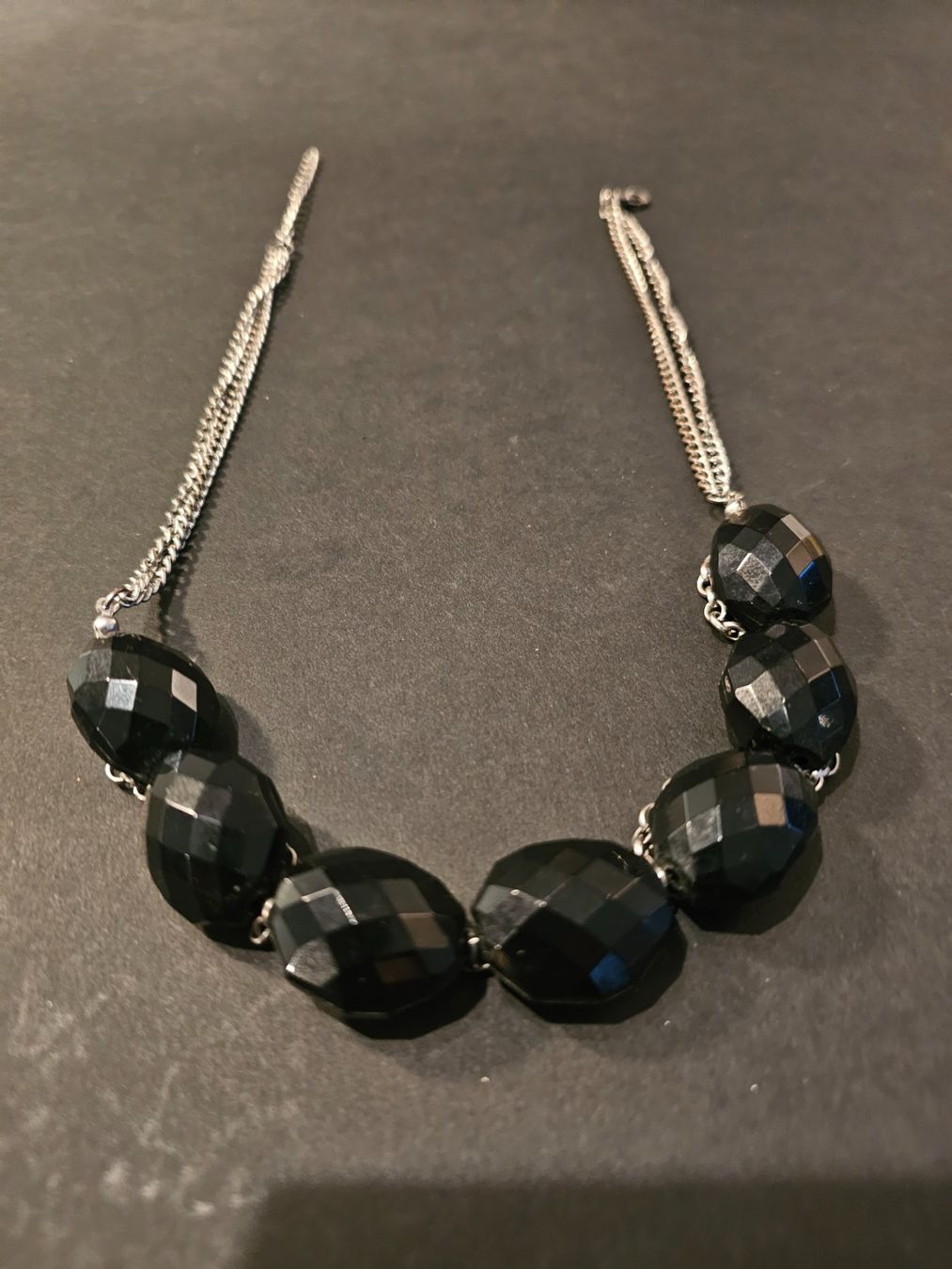 Catenine: Collier Perles noires à facettes et chaîne double Argentée – Usato da Basel venduto da Paloma6261 5