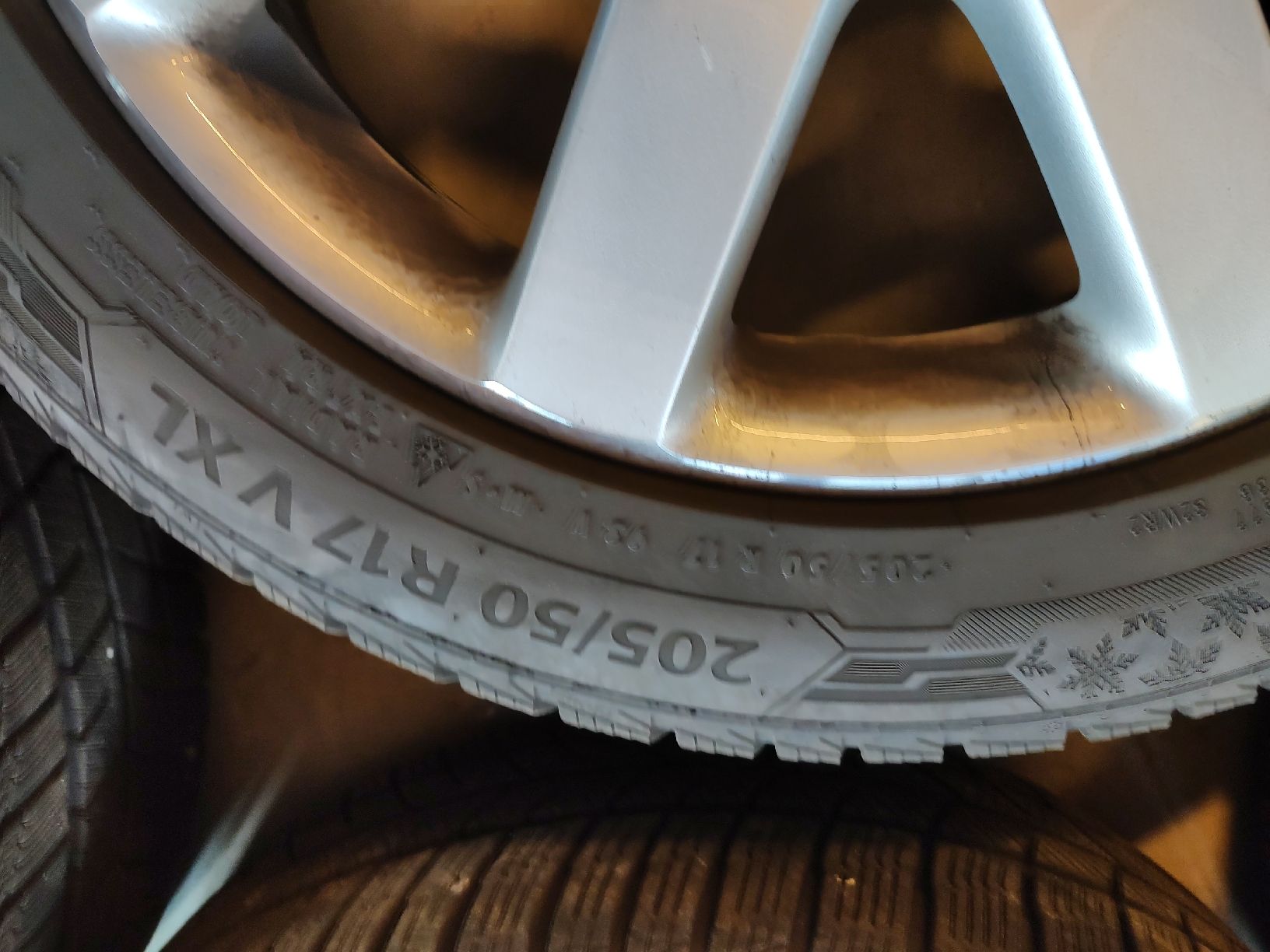 Volkswagen Pneumatici & Ruote complete: Winterräder VW Golf – Usato da Oberuzwil venduto da Auto-Hilber 4