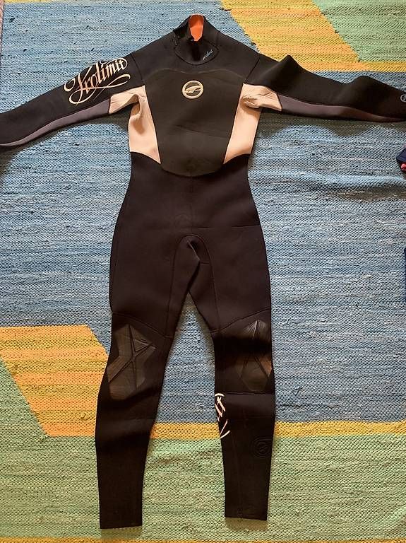 Completi, tute sportive e funzionali: Surfanzug – Usato da Sils im Domleschg venduto da ams12