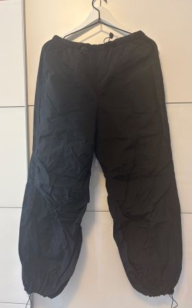 Parachute Pants schwarz Grösse S guter Zustand