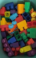 Grosse Sammlung farbenfroher Mega Bloks Bausteine für Kinder